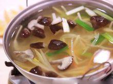 蔬菜湯減肥法：香菇高麗菜湯
