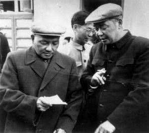 1965年12月4日，閆紅彥陪同鄧小平視察昆明鋼鐵廠