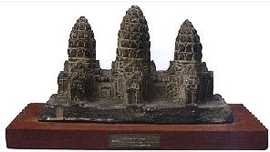 銅塑華富里府三峰塔模型