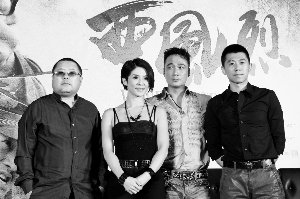 導演高群書與楊采妮、吳鎮宇、夏雨（從左至右）為《西風烈》造勢。