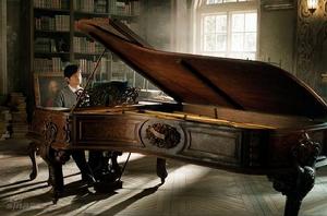 周杰倫在新片《不能說的秘密》中大秀鋼琴技巧