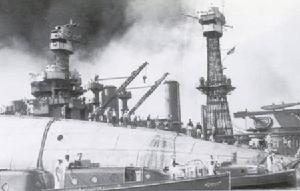 救援船隻在打撈被擊沉的奧格拉拉號