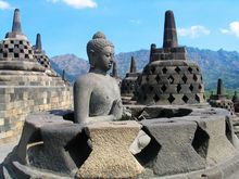 爪哇日惹建於九世紀的佛教古蹟婆羅浮屠