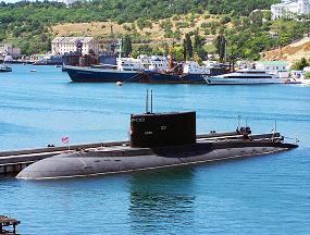 塞瓦斯托波爾港口中的潛艇