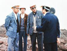 1980年冬，林凌（中）在重慶鋼鐵廠