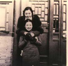 1935年在北平擔任世界日報記者，與林慰君（上，林白水之女）合影
