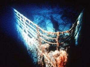 資料圖片：“鐵達尼號”殘骸的船頭