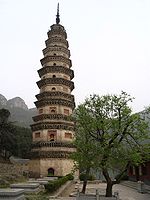 辟支塔，位於山東濟南市長清縣泰山西北麓的靈岩寺內，高54米，建於宋仁宗嘉佑八年(1063年)