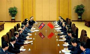 溫家寶總理在同朝鮮總理金英日在會談中