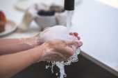 免洗洗手液真能代替普通洗手液嗎?