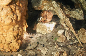 瑪雅古城落水洞發現人祭骸骨