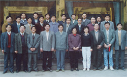 （圖）1999年惠黎基金會在湖北宜都市召開助學項目現場交流會，圖為湖北志願者。