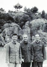 1978年林凌（右一）與孫冶方（中）在雲南