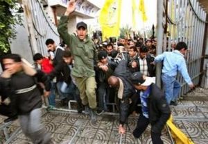 法塔赫武裝人員衝進加沙的議會大樓
