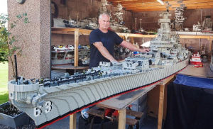數十萬塊樂高積木製成長約7米的美國密蘇里號戰列艦模型