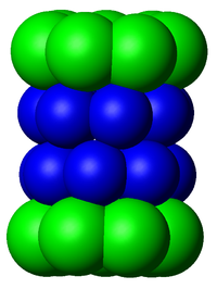 蛋白酶體20S核心顆粒的簡化結構圖。構成外部兩個環的α亞基用綠色來表示，構成中間兩個環的β亞基用藍色來表示。