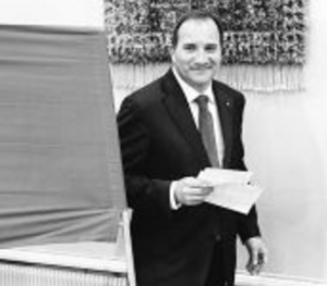 2014年9月14日，在瑞典首都斯德哥爾摩的一個投票站，瑞典社會民主黨主席斯特凡·勒文進行投票。