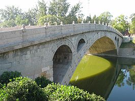 於隋世祖大業六年（610年）落成的安濟橋，又名趙州橋、大石橋。該橋屬節段性拱橋，它啟發後來朝代的橋樑工程，如建於宋朝類似結構的永通橋。