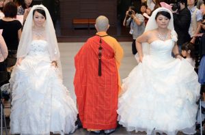 台灣女同性戀首次舉行佛教婚禮