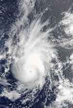 強熱帶風暴皮瓦，右下角為熱帶風暴尤娜拉