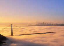 霧中的金門大橋