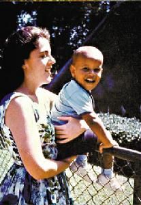 幼年的歐巴馬和母親安·蘇托洛