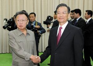 10月5日，正在朝鮮進行正式友好訪問的中共中央政治局常委、國務院總理溫家寶在平壤會見朝鮮勞動黨總書記、國防委員會委員長金正日。