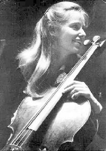 圖片是《她比煙花寂寞》的原型。大提琴演奏家Jacqueline du Pré