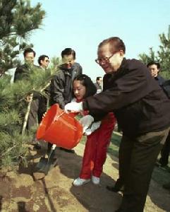 中國領導人帶頭植樹