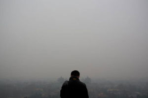籠罩在霧霾天氣下的中國城市
