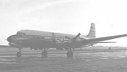 1954年9月，在希斯洛機場的一架泛美航空的DC-6B