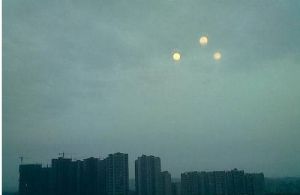 四川樂山市上空出現“三個太陽”