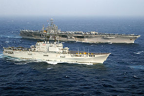 在摩洛哥外海所舉行的莊嚴之鷹2004（Majestic Eagle 2004）多國演習中，杜魯門號與義大利航空母艦加里波底號並排航行