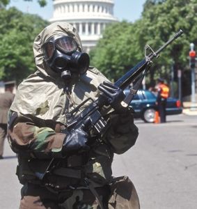 1997年5月，華盛頓，美軍士兵進行反生化恐怖攻擊演習。