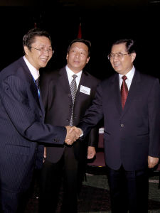 2005年9月，董事長李躍勝在中國經貿代表團隨國家主席胡錦濤出訪美國、加拿大期間，受到胡錦濤主席親切接見。