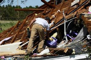 俄克拉荷馬州再遇龍捲風12人死亡