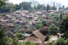 翁丁佤族村建築