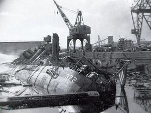 1號碼頭Cassin 和 Downes 號的殘骸。