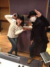 mothy(右)與為鏡音雙子提供聲源的下田麻美