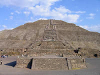 雄偉的瑪雅金字塔
