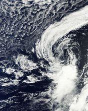 2013年第16號副熱帶風暴“玉兔”衛星雲圖