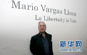 這是2009年12月3日拍攝的秘魯作家馬里奧·巴爾加斯·略薩參加墨西哥瓜達拉哈拉國際書展的資料照片。10月7日，瑞典文學院宣布，秘魯作家馬里奧·巴爾加斯·略薩獲得今年的諾貝爾文學獎。