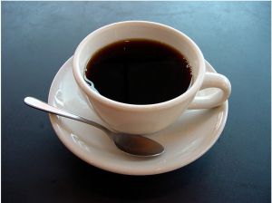 在短時間內過多的咖啡因可以導致上癮和一系列的身體與心理的不良反應