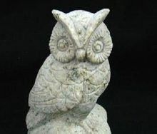 花崗岩雕的貓頭鷹