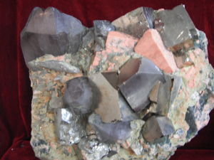 日本礦物展 水晶、黃鐵礦、長石等共生