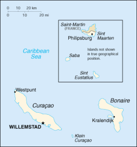 聖尤斯特歇斯位置圖，北為聖馬丁島、西北為薩巴島，以上三島與博奈爾島和庫拉索原合稱荷屬安地列斯群島，現已成為荷蘭的自治國或特別行政區