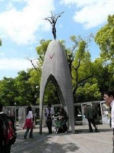 廣島和平公園的經典——“原爆之子”雕像
