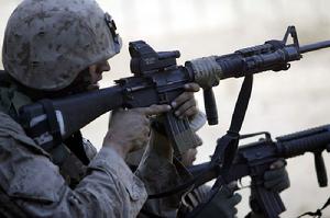 一個美國海軍陸戰隊員攜帶的M16A4
