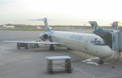 一架穿越航空的波音717，正停泊在華盛頓國際機場。