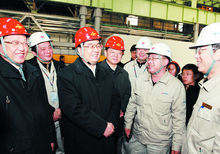 2008年12月12日，胡錦濤視察營口的工業企業
